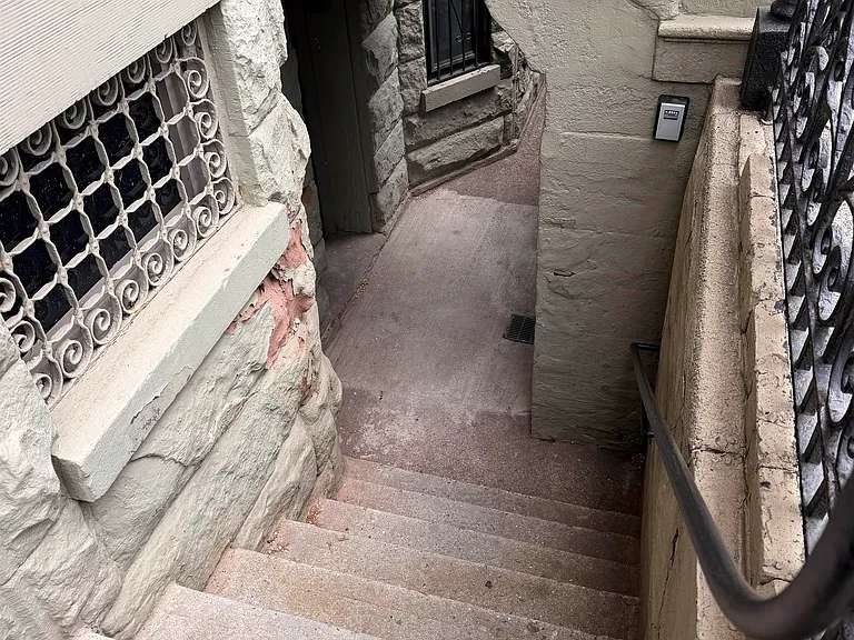 811 Washington St #BASEMENT — Photo 2