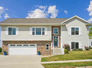 1365 Cedar Trail Dr, Dubuque, IA 52003
