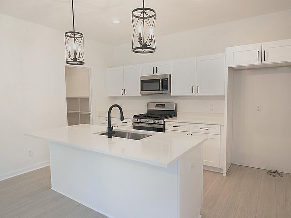 5th image of 402 Luann Kay Ln