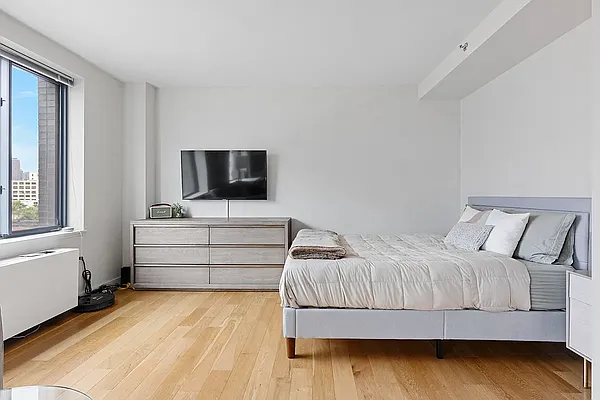 Rented by Compass | media 7