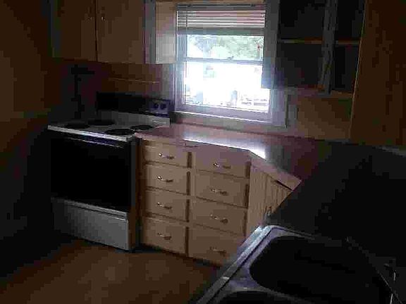 3rd image of 651 Ellinor Ave
