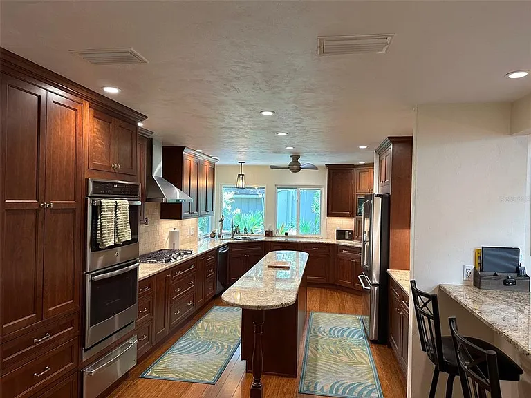 340 Troon Ct — Photo 12