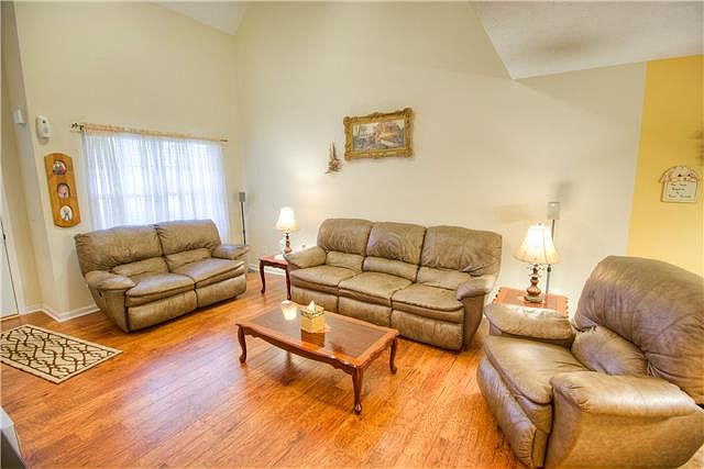 2nd image of 916 Koble Dr