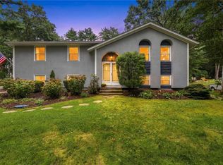 119 Wood Cove Dr, Coventry, RI 02816