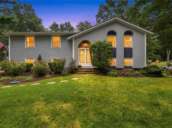 119 Wood Cove Dr, Coventry, RI 02816