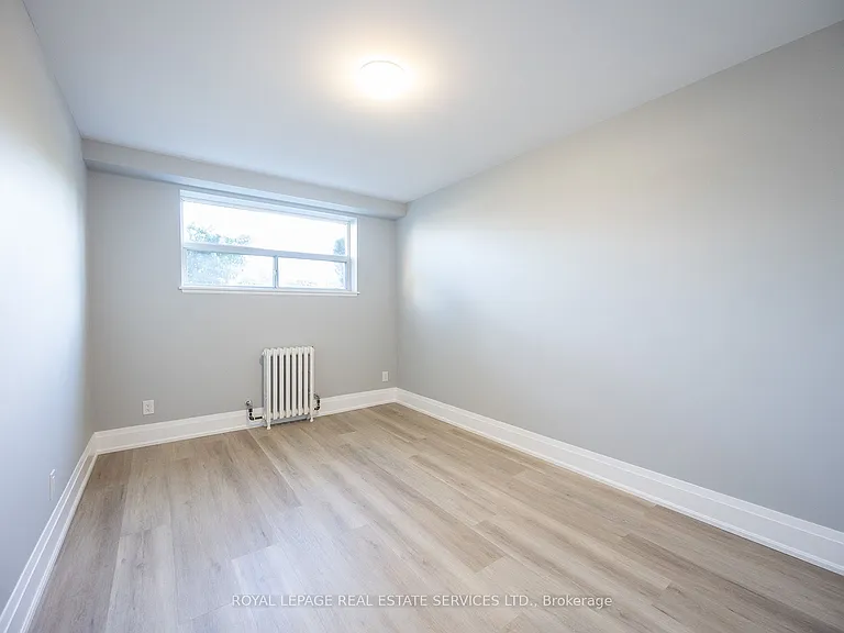 320 Lakeshore Rd W #2 — Photo 9