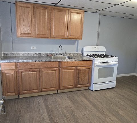 2nd image of 33 Merrick St #1