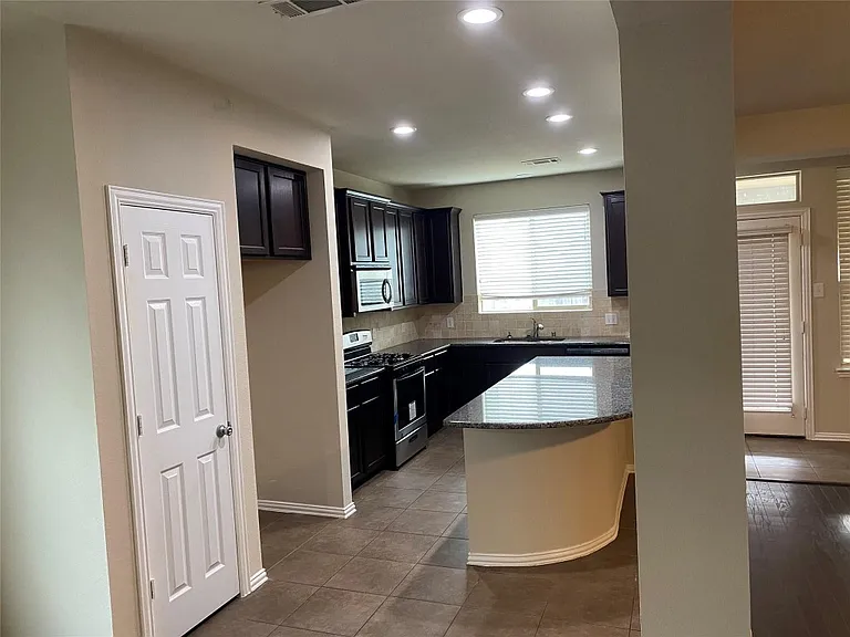1512 Cockatiel Dr — Photo 4