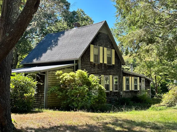 1044 Old Falmouth Rd, Barnstable, MA 02630
