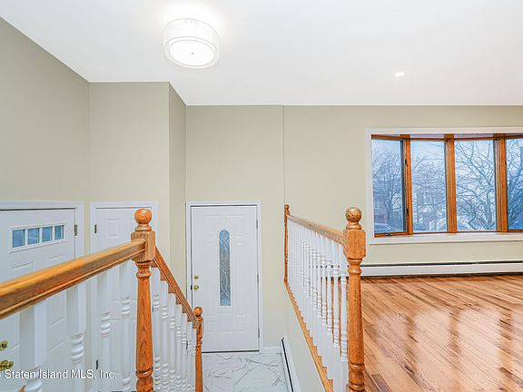 3rd image of 727 Stafford Ave