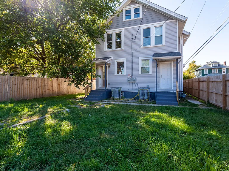 716 Gilbert St — Photo 21