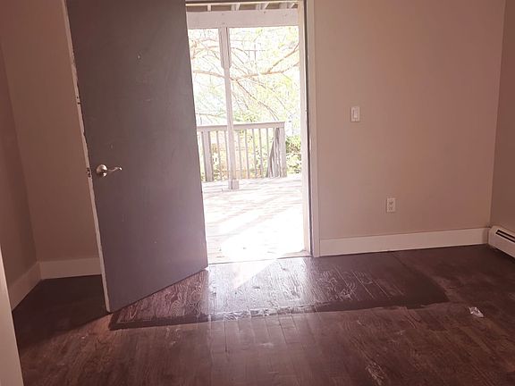 3rd image of 397 Woodlawn Ave #1A