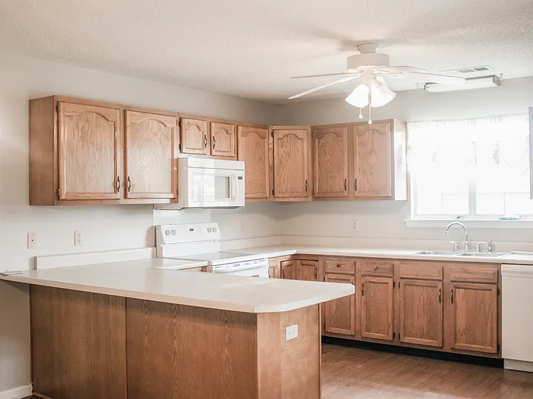 20 Lakeside Dr — Photo 3