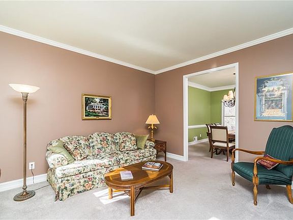 4th image of 2939 Malcom Ct