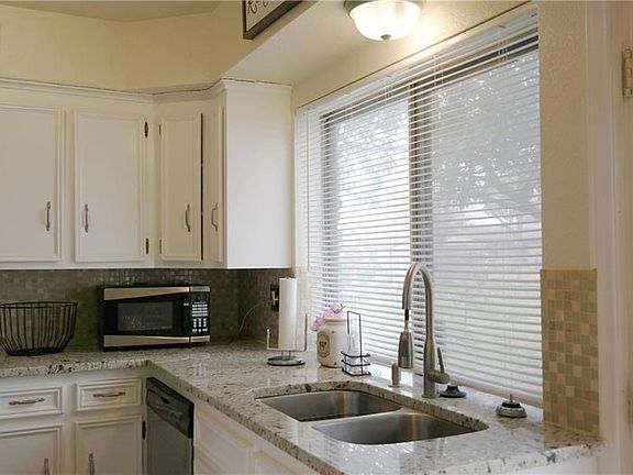 5th image of 701 Shorecrest Dr