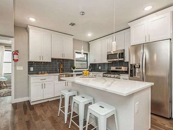 3rd image of 41 Beacon Ave