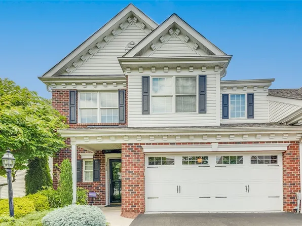 1416 Willowbrook Dr, Washington, PA 15301