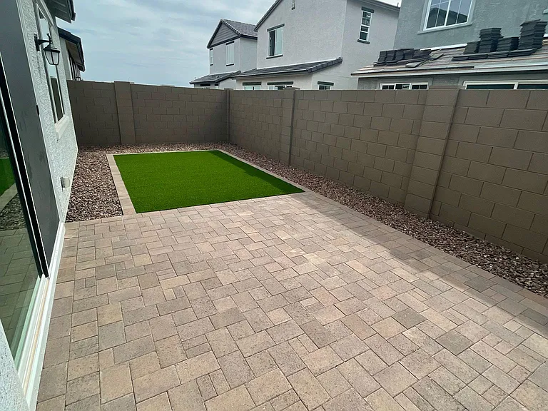 2449 W Rowel Rd — Photo 30