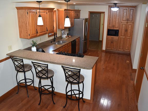 4th image of 1065 Lakewood South Dr