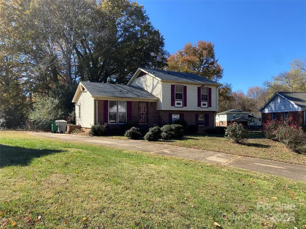 305 Red Roan Pl, Charlotte, NC 28215