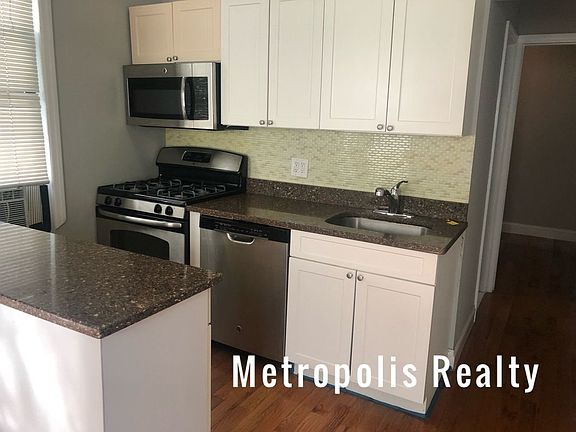 3rd image of 2376 29th St APT 1F