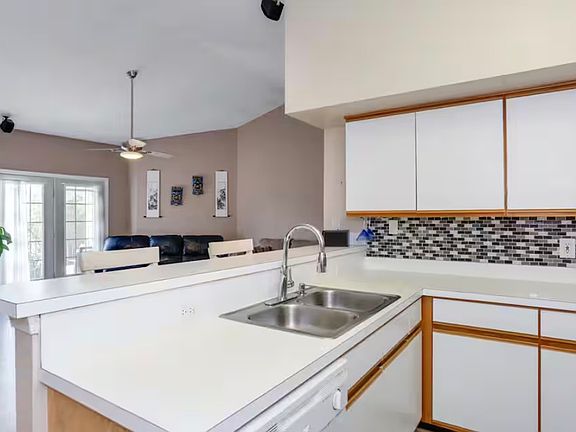 5th image of 315 24th St APT 310