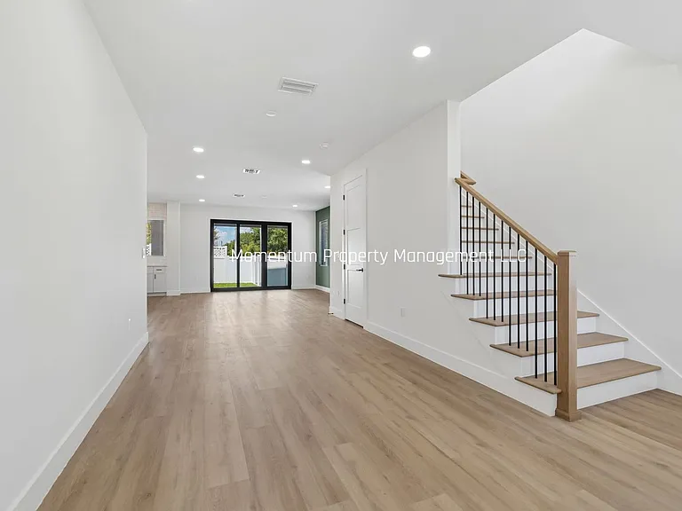 6401 S Richard Ave — Photo 5