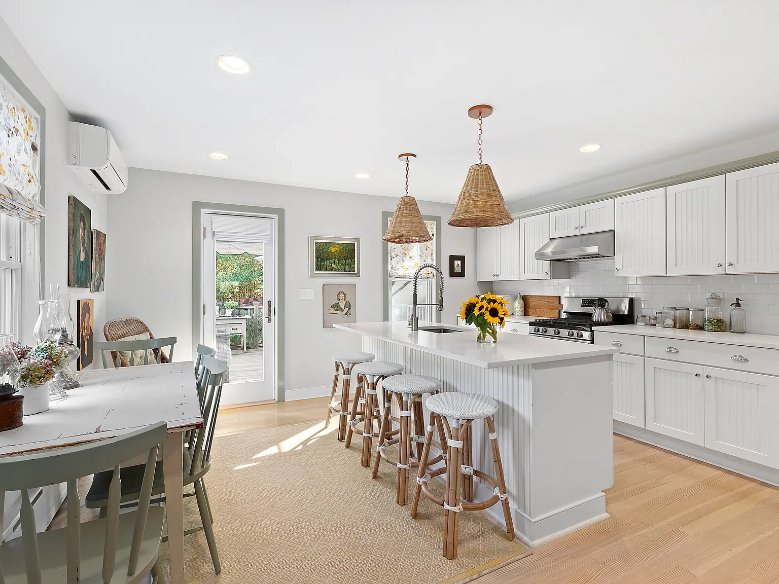 Southampton village 4-bedroom with pool — Photo 4