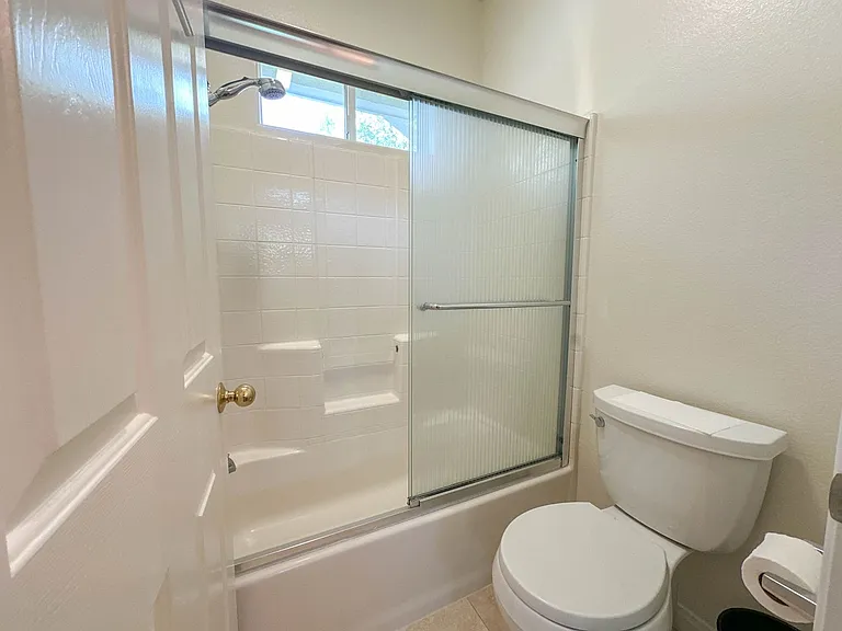 427 W Doran St #106 — Photo 14