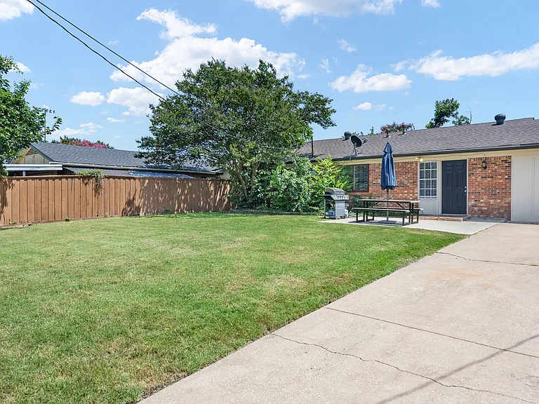 2025 Japonica Ln — Photo 3
