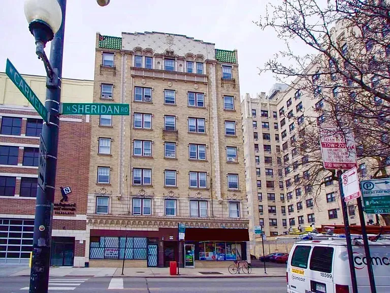 5036 N Sheridan Rd — Photo 2