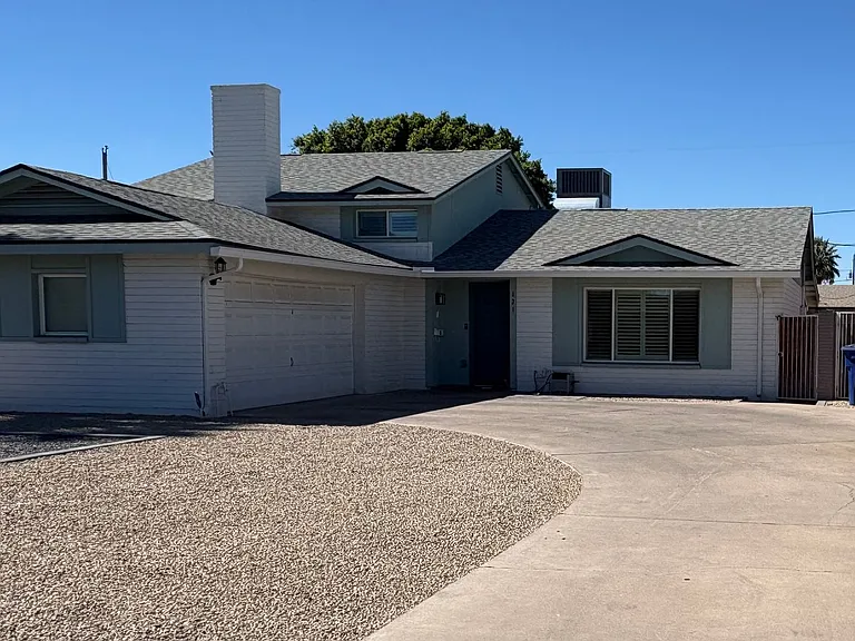 121 E Santa Cruz Dr — Photo 1