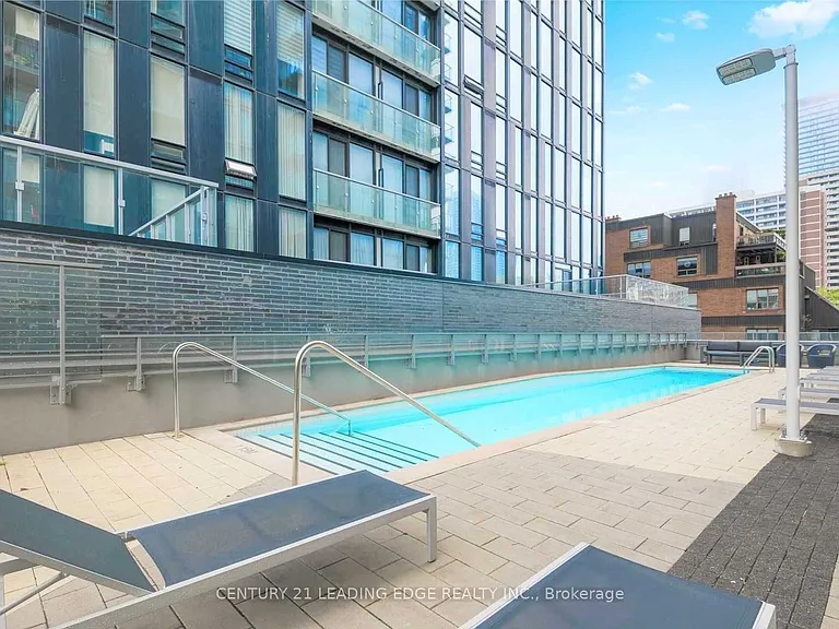 50 Wellesley St E #706 — Photo 3