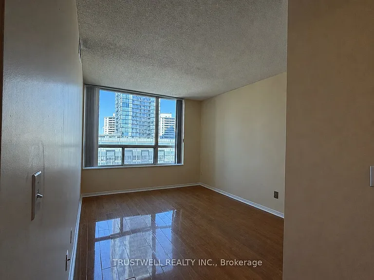 238 Doris Ave #902 — Photo 3