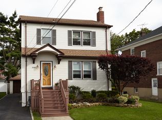 1057 Mora Pl, Woodmere, NY 11598