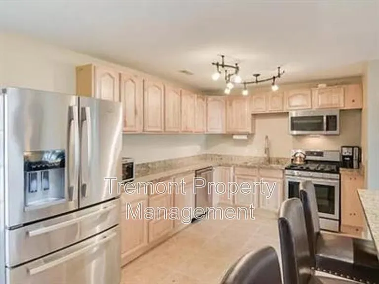 615 Snow St — Photo 3
