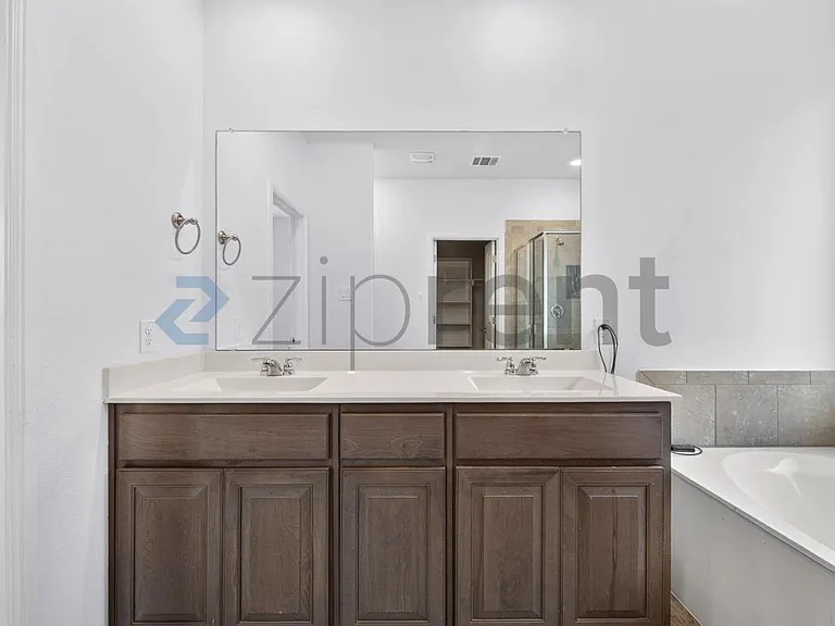 9024 Weepy Hollow Trl — Photo 26