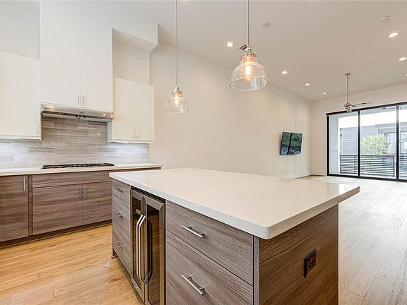 4th image of 2622 Rusk St #1