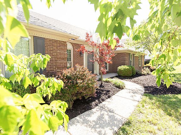 5th image of 225 Fairway Dr W