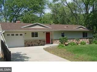 810 Sunset Dr S, Minnetonka, MN 55305