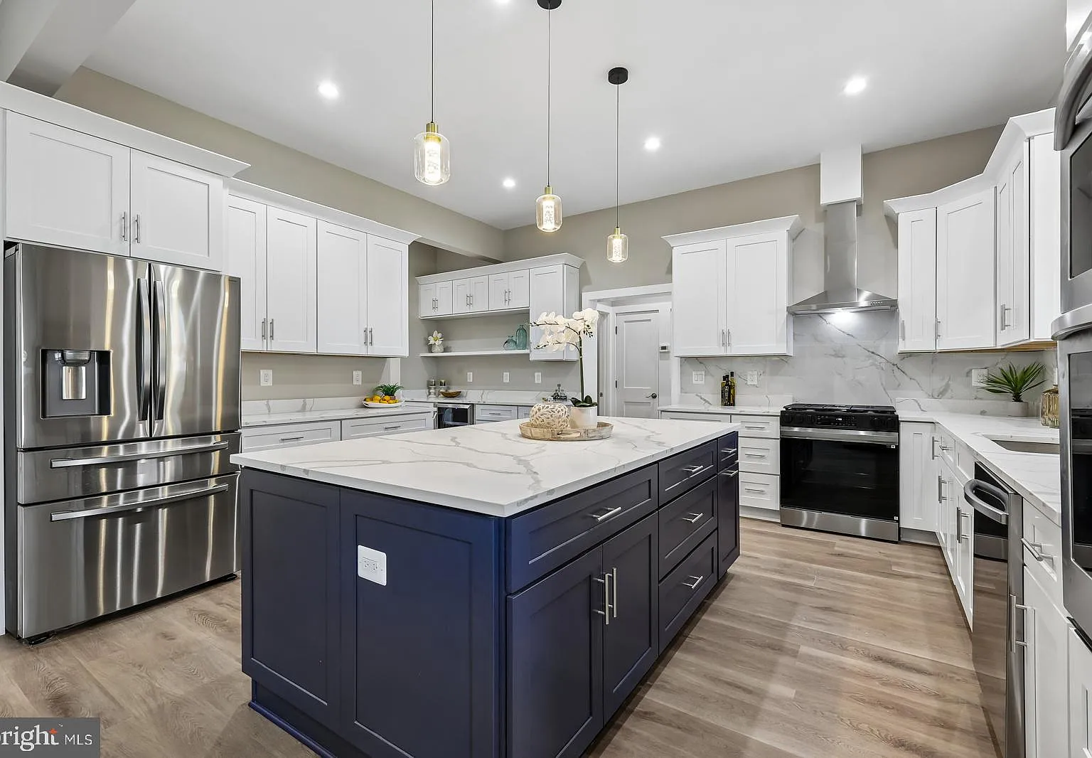 7 bed, 7.5 bath, 5950 sqft, $12,000 — Photo 4