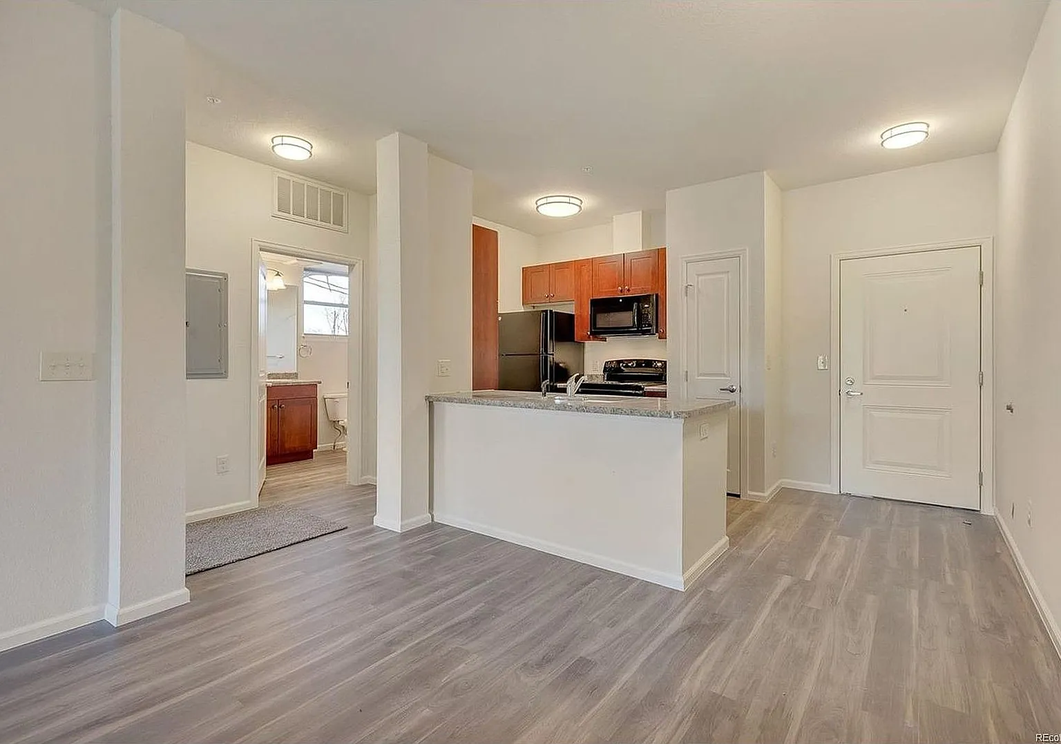 Two Creeks Crossing Apartments — Photo 4