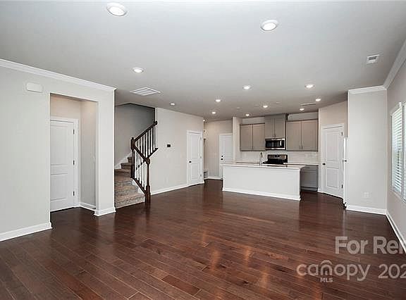 3rd image of 4021 Armstrong Farm Dr