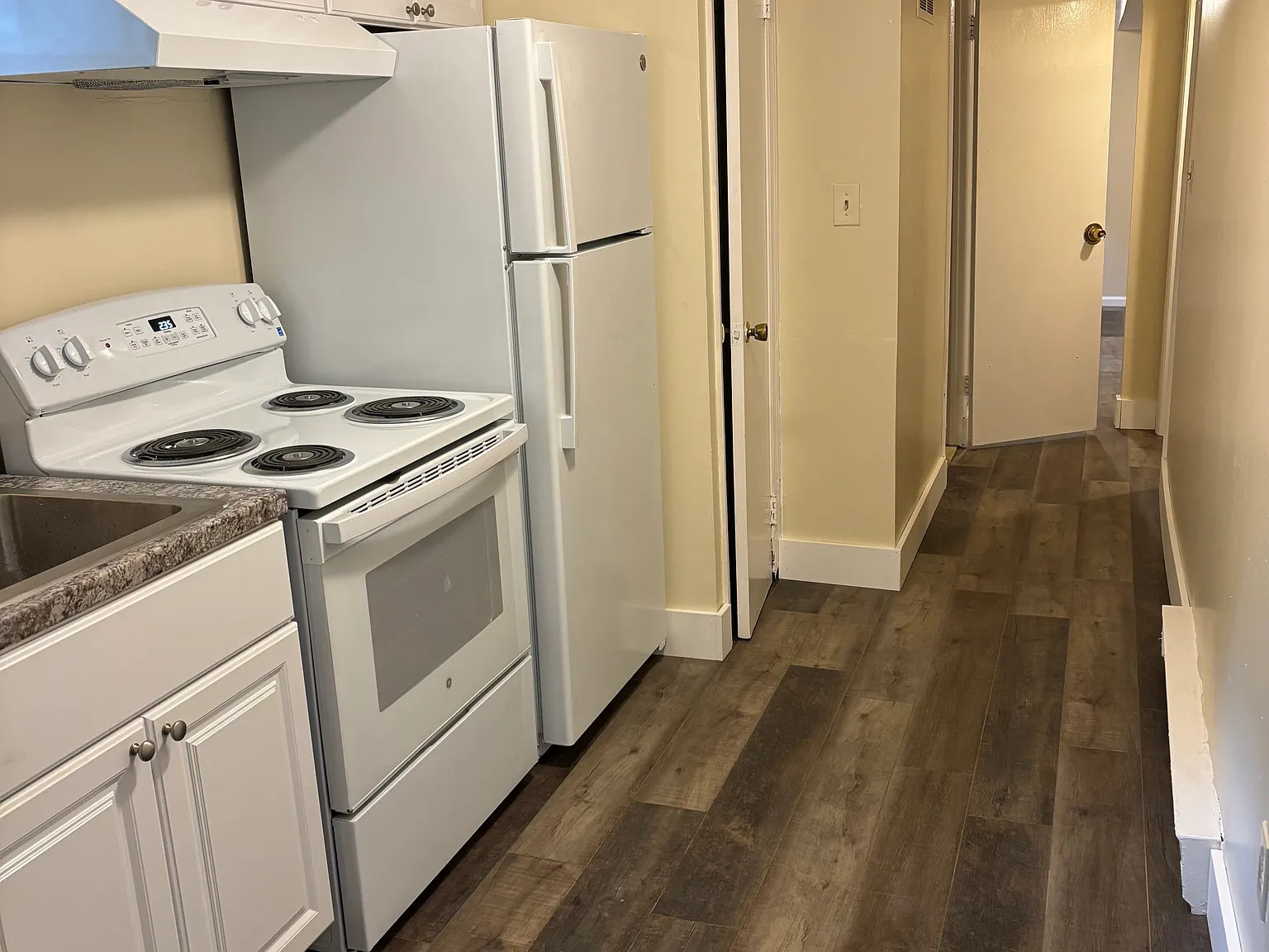 1 bed, 800 sqft, $1,200 — Photo 2