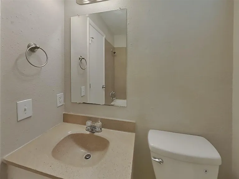 4238 Burkegate Dr — Photo 9