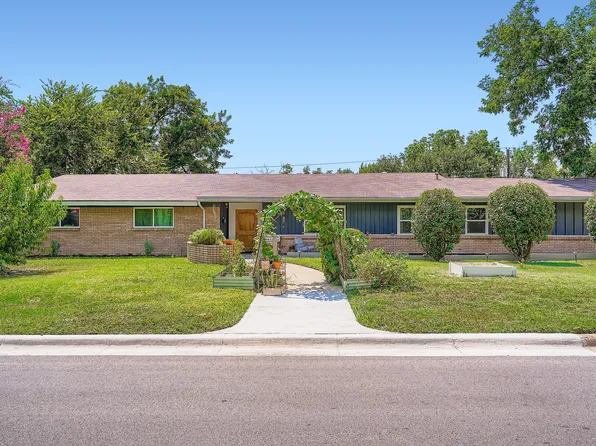 4100 Plantation Dr, Benbrook, TX 76116