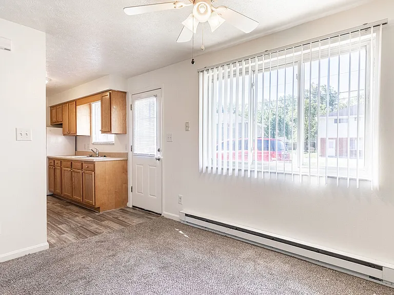 Broadmoor Apartments — Photo 8
