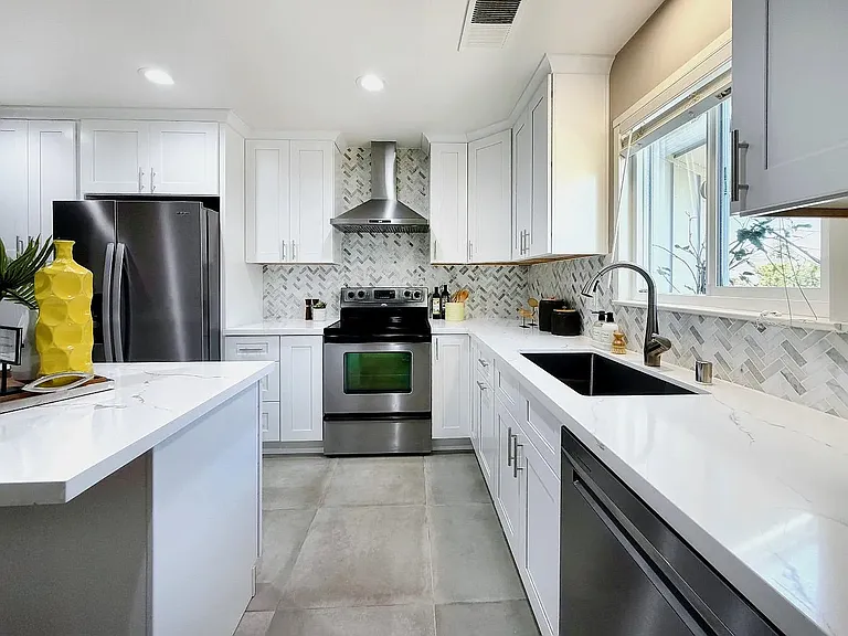 1400 Searcy Dr — Photo 3
