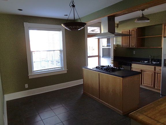 3rd image of 3024 W Leigh St