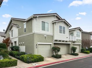 365 N Raphael Ln, Clovis, CA 93611